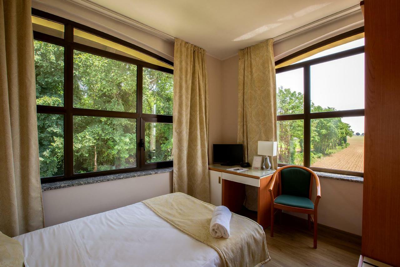 La Bergamina Hotel & Restaurant อาร์กอเร ภายนอก รูปภาพ